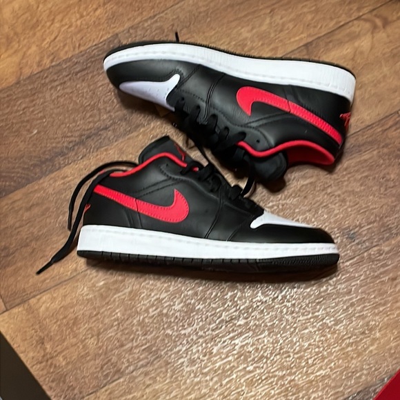 AIR JORDAN 1 LOW (GS) - Picture 4 of 9